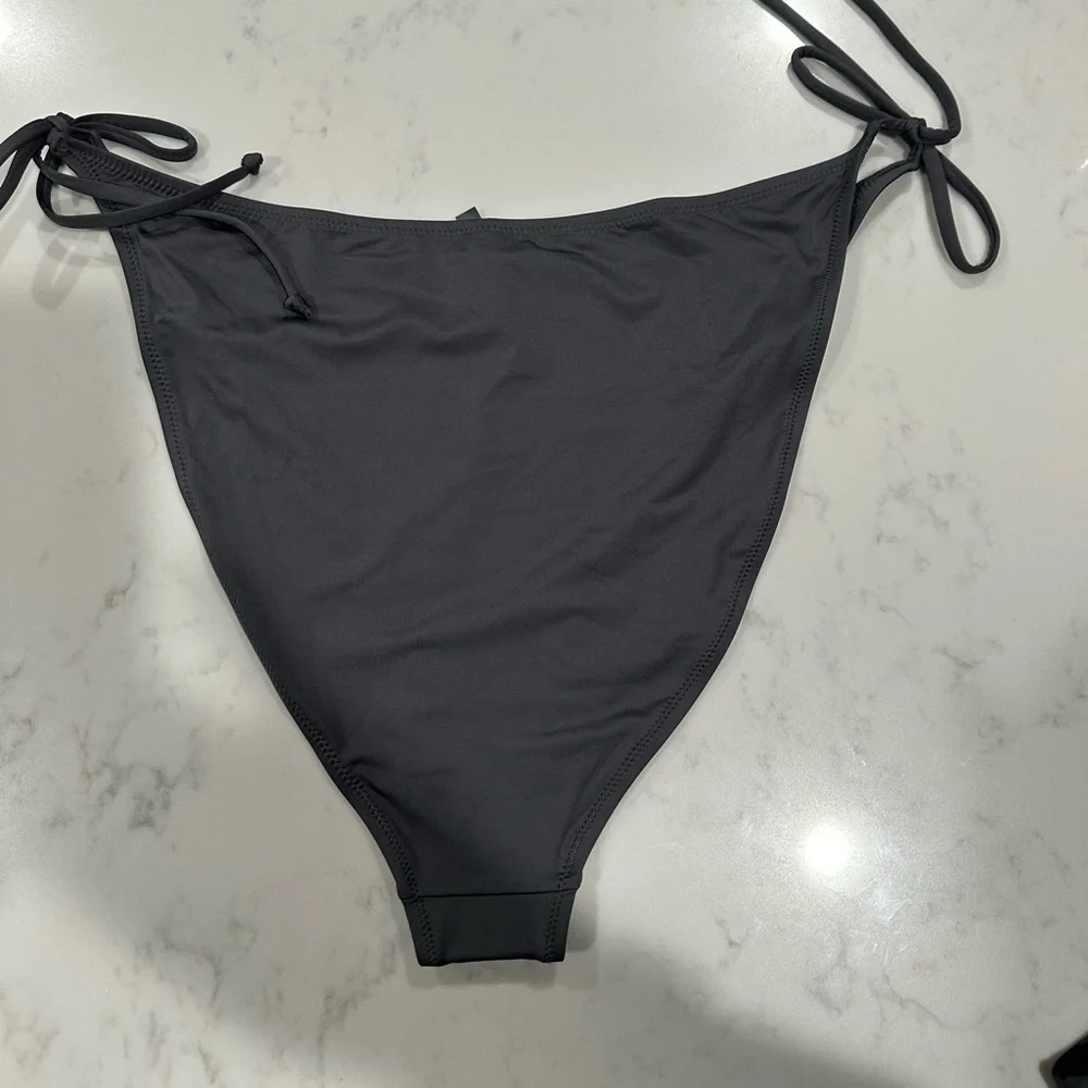 SKIMS DIPPED TIE BOTTOM SIZE 4X